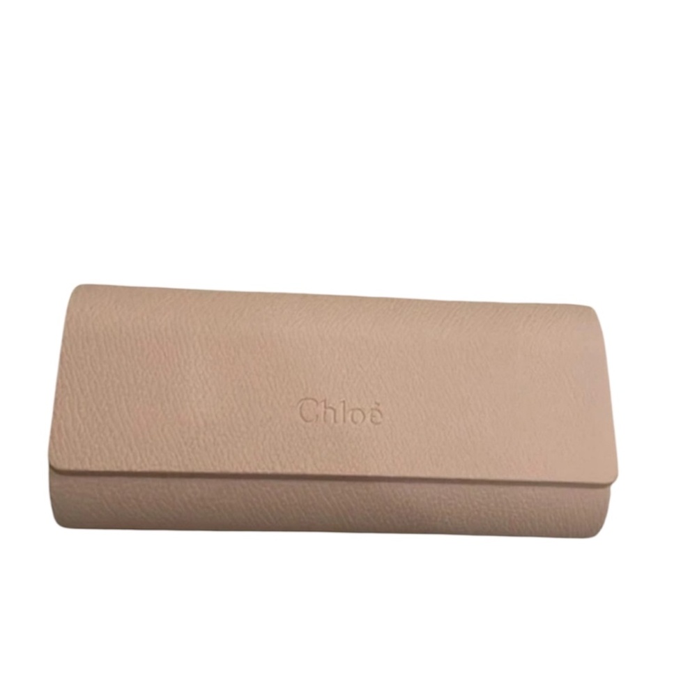 Chloe sunglasses case Only 
Cleaning cloth included 
Pale pink